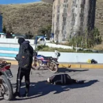 Accidente de moto lineal en óvalo de ingreso al distrito De Nuñoa