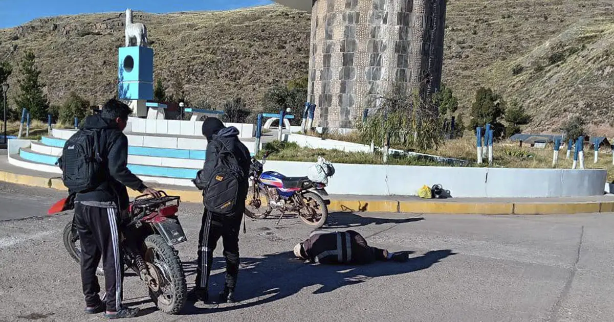 Accidente de moto lineal en óvalo de ingreso al distrito De Nuñoa